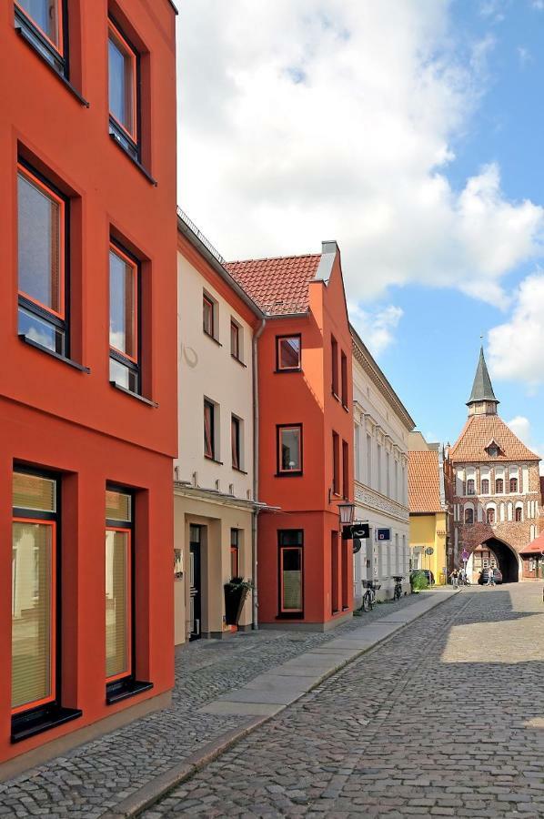 Ferienhaus - Am Kuetertor - Alle Apartments Mit Terrasse Oder Balkon - Preis Inclusive 5 Prozent Bettensteuer Stralsund Zewnętrze zdjęcie
